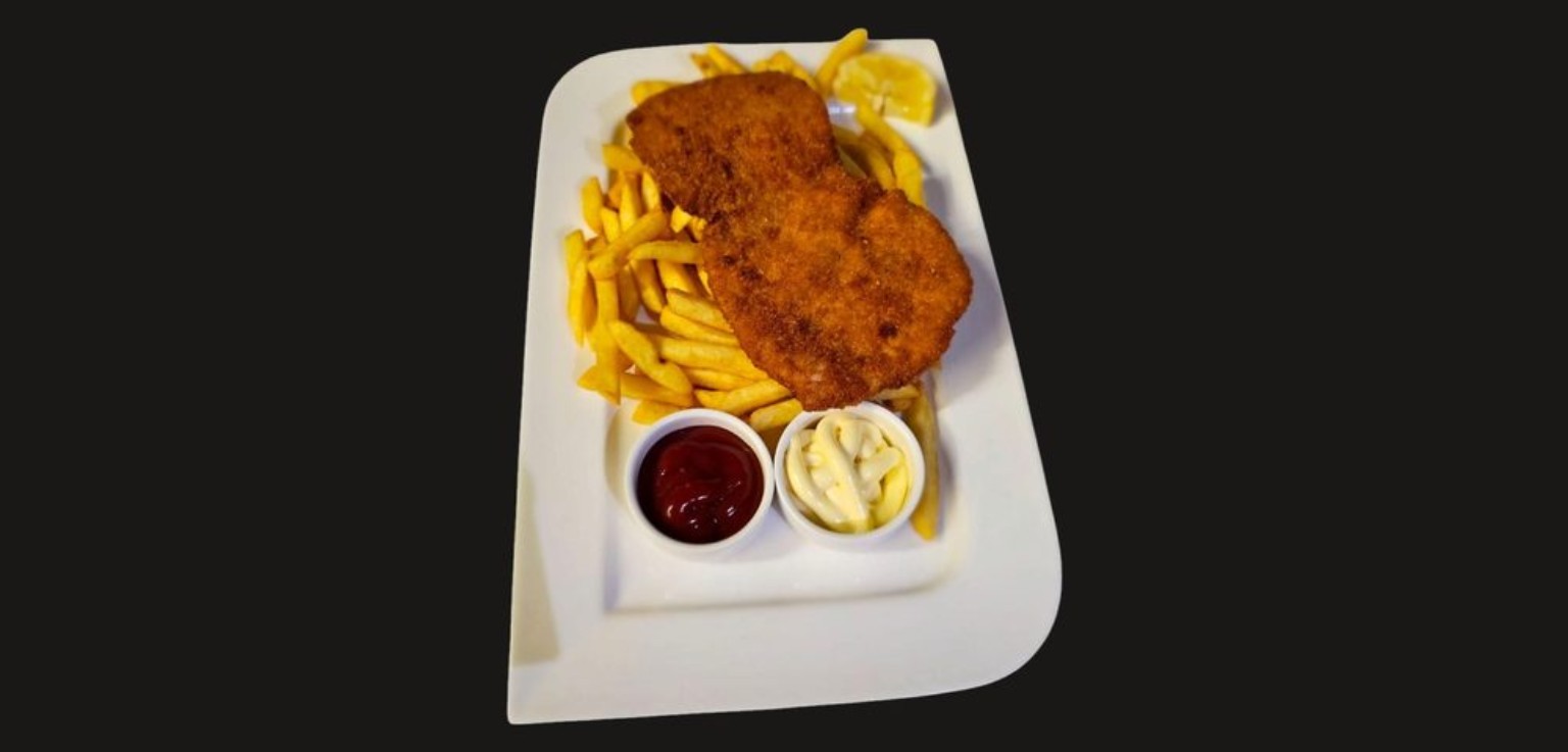 Schnitzel Wiener Art mit Pommes der Pizzeria Napoli Kaprun